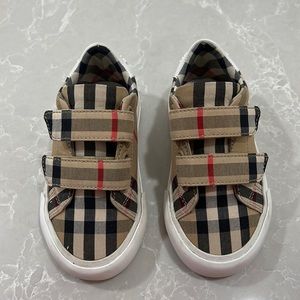 ⚡️Flash Sale⚡️Authentic KIDS Burberry Velcro Sneaker